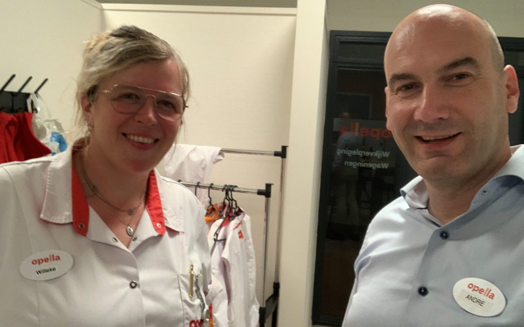 André loopt mee met Willeke