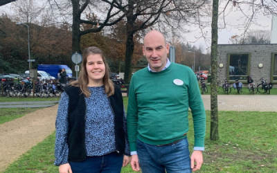 André loopt mee met Stefanie